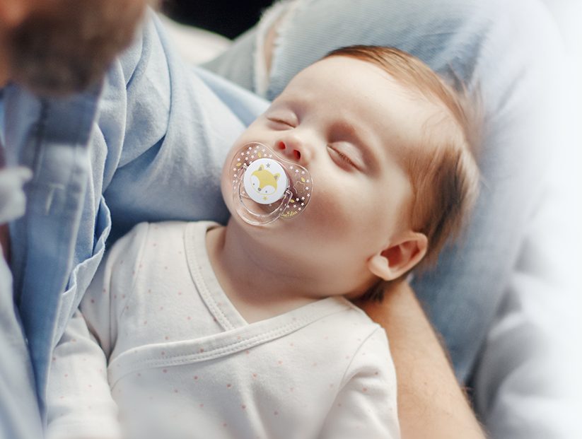 Luc et Léa : sucettes et tétines, biberons pour bébé